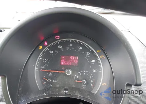 2010 Volkswagen New Beetle 2.5L Red Rock Edition z USA, uszkodzony, nr VIN 3VWRW3AG1AM034723